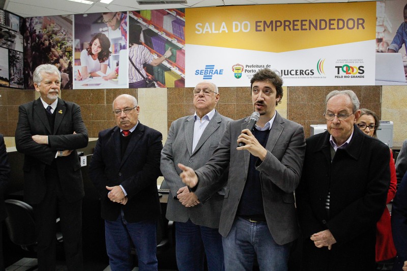 O prefeito Jos� Fortunati e representantes do Sebrae e da Endeavor participaram do lan�amento