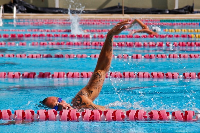  Equipe olímpica de nadadores da França treina no Gremio Náutico União