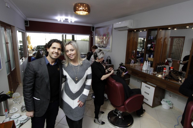 Antes de abrirem o Happy Beauty, Junior e Gabriela trabalhavam com esporte e psicologia, respectivamente