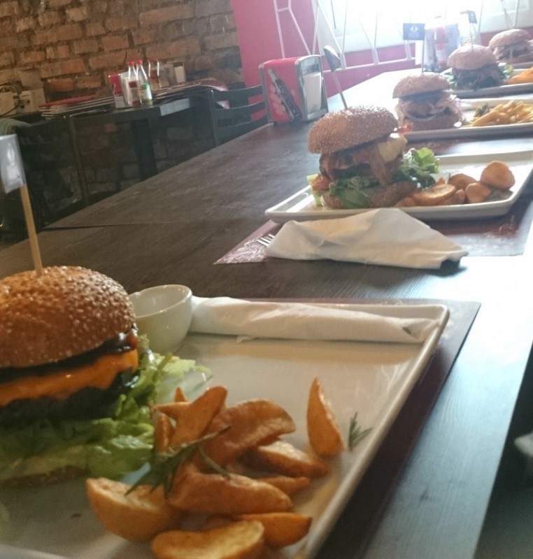 Gera&ccedil;&atilde;oE participa de desafio da Mark Hamburgueria no Gera&ccedil;&atilde;oExperimenta Foto: Ni&aacute;gara Braga/Especial/JC