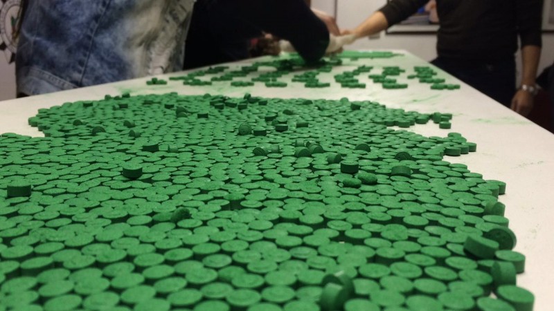 Casas de ópio eram comuns em grandes cidades do Oriente e do Ocidente