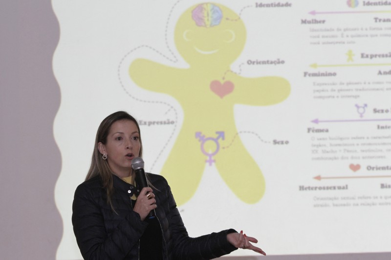 Ana Paula Sefton, doutora em Educação pela USP, palestrou em escola da Capital