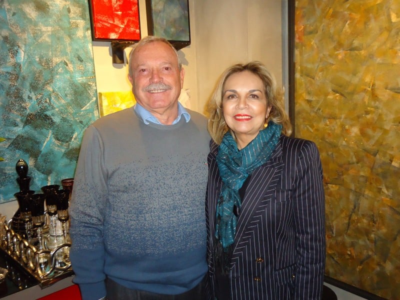 Walter Guizzardi Junior e Daiane Caliari Guizzardi recepcionaram os convidados na inauguração 