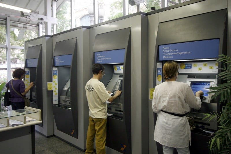 Retirada pode ser feita de acordo com a data de nascimento do trabalhador conforme cronograma do banco