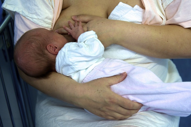Bebês prematuros têm melhor chance de recuperação quando são alimentados com leite humano