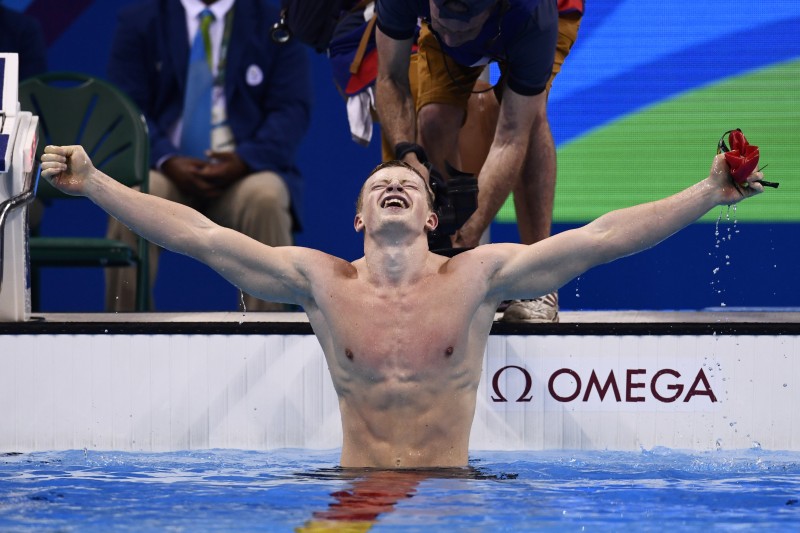 O nadador britânico Adam Peaty bateu duas vezes o mesmo recorde