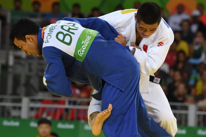 Nos últimos segundos de luta, o atleta asiático conseguiu um yuko