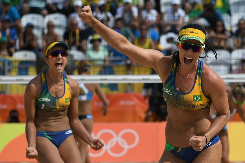 A dupla brasileira não encontrou dificuldade para vencer as argentinas esta manhã no terceiro dia de competições dos Jogos do Rio