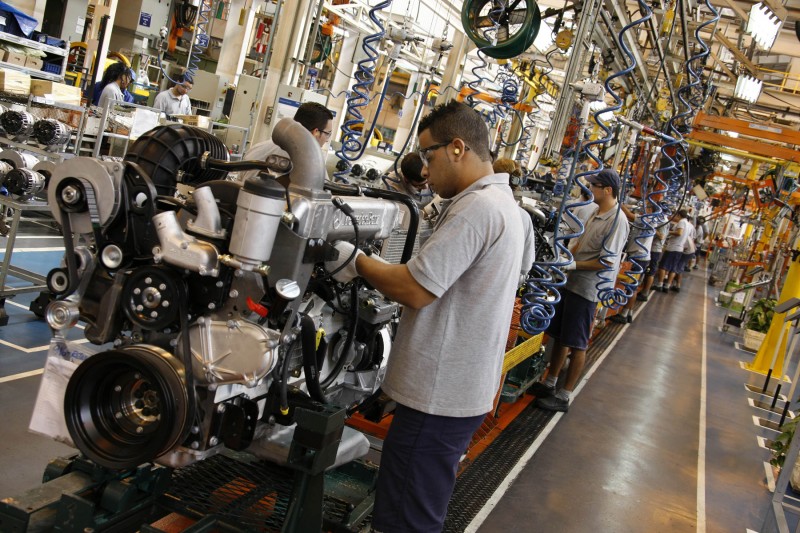 Aumento da fabricação de motores para os veículos é um dos setores que estão em alta neste semestre 