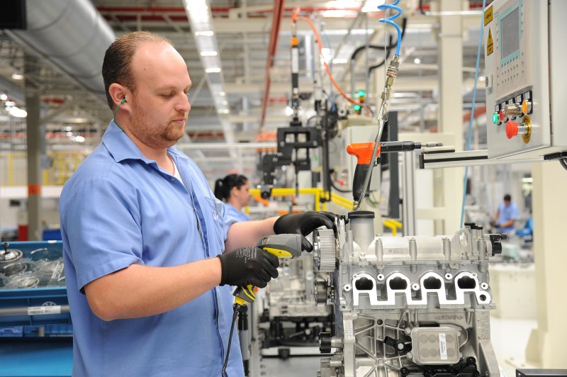 A linha de motores em São Carlos (SP) é uma das unidades da VW que vai adiantar as férias coletivas