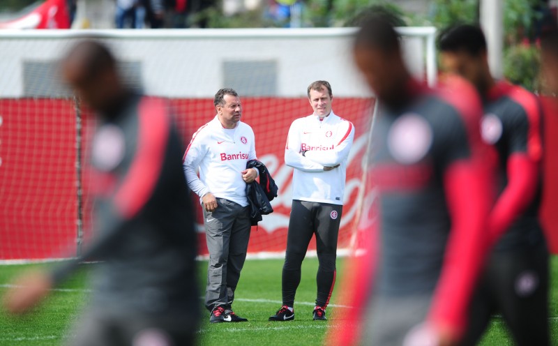 Celso Roth retorna prometendo comprometimento e equilíbrio 