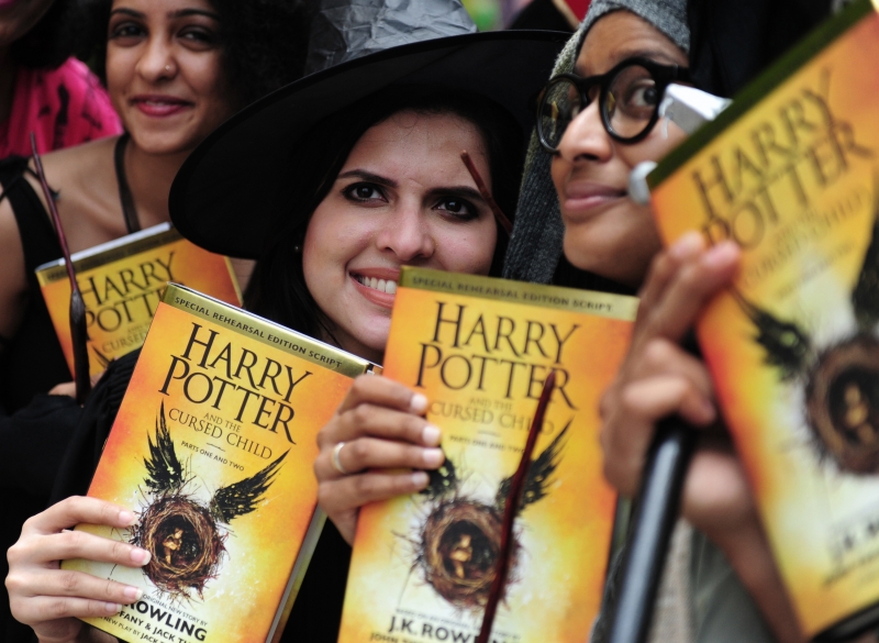 Uma semana depois do lançamento, Harry Potter e A Criança Amaldiçoada já era o livro mais vendido de 2016 no Reino Unido