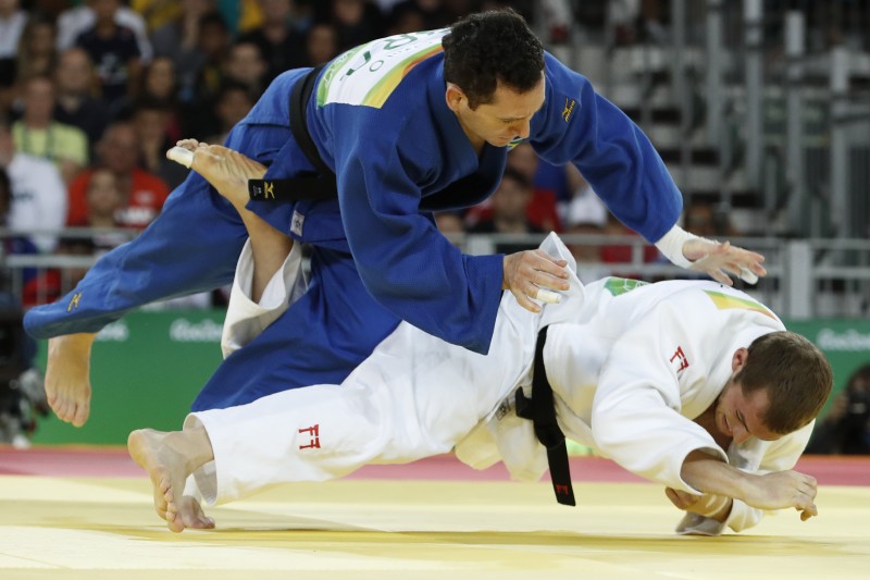 Judoca brasileiro venceu o sul-africano Zack Piontek nos últimos segundos da luta
