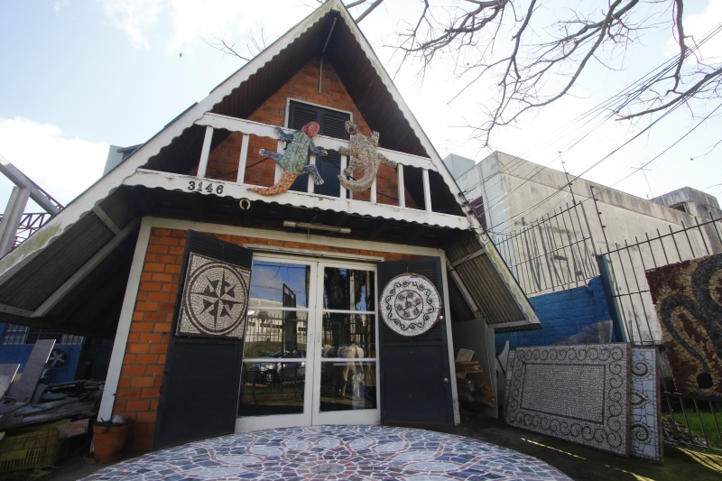  Entrevista com o arquiteto e mosaicista Leonardo Posenato, no atelier dele. A pauta &eacute; sobre mudan&ccedil;as de carreira.   Foto: FREDY VIEIRA/JC