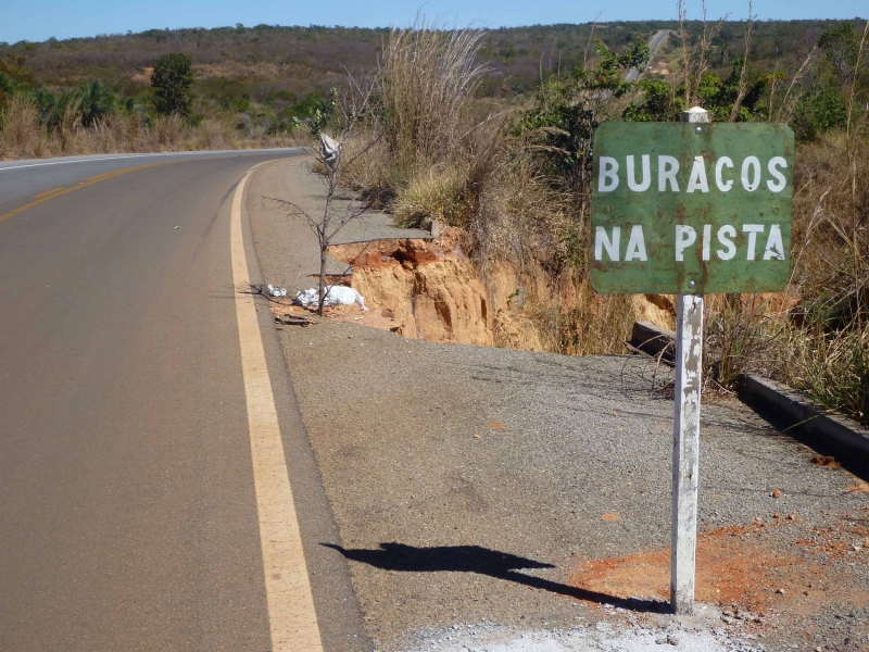 Vias brasileiras vistoriadas têm 414 pontos críticos, onde é quase impossível trafegar por causa de buracos  