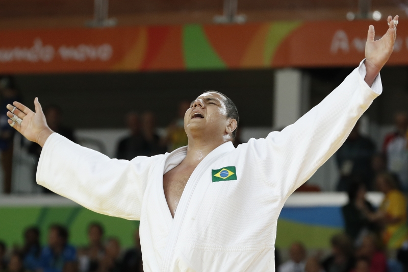 Rafael Silva conquistou a medalha de bronze ao vencer o experiente Abdullo Tangriev, do Usbequistão,