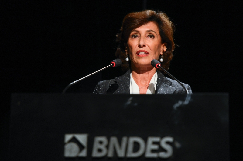 Meirelles disse que o governo decidirá se vai haver aumento de impostos ou não