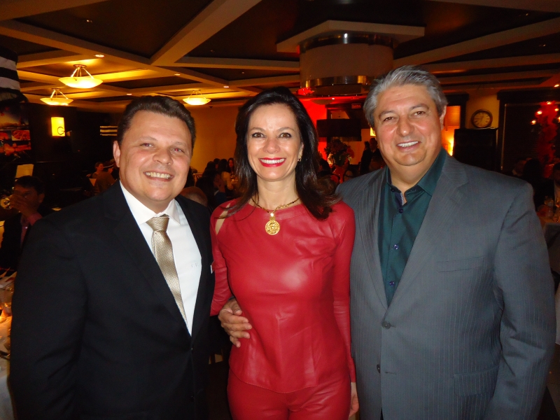 Carlos Marin, gerente-geral do Wish Serrano, com Jandira e Nestor Tissot, ele o prefeito de Gramado