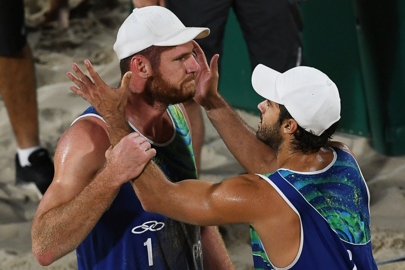 O Brasil vai disputar o ouro no vôlei de praia masculino