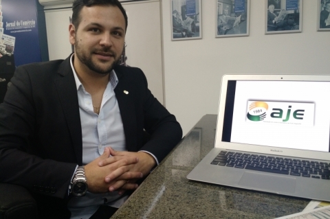 Willian Barros de Assis � presidente da AJE POA