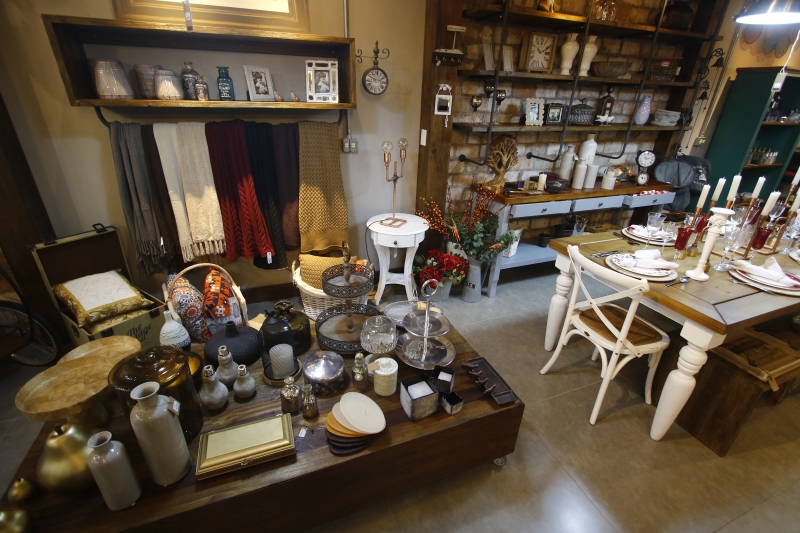  Pauta do E-commerce &agrave; loja f&iacute;sica, o nome da Loja &eacute; Casa de Alessa. Na foto: Claudete Tavares   Foto: FREDY VIEIRA/JC