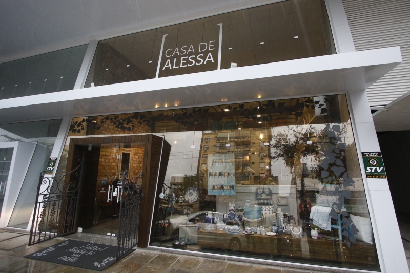 Pauta do E-commerce à loja física, o nome da Loja é Casa de Alessa. Na foto: Claudete Tavares   Foto: FREDY VIEIRA/JC