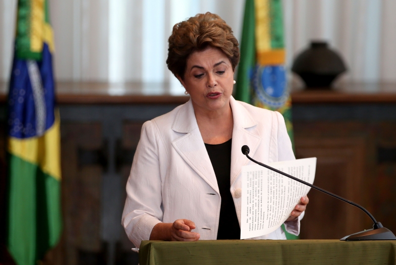 Dilma terá a opção de apenas discursar e se retirar da sessão
