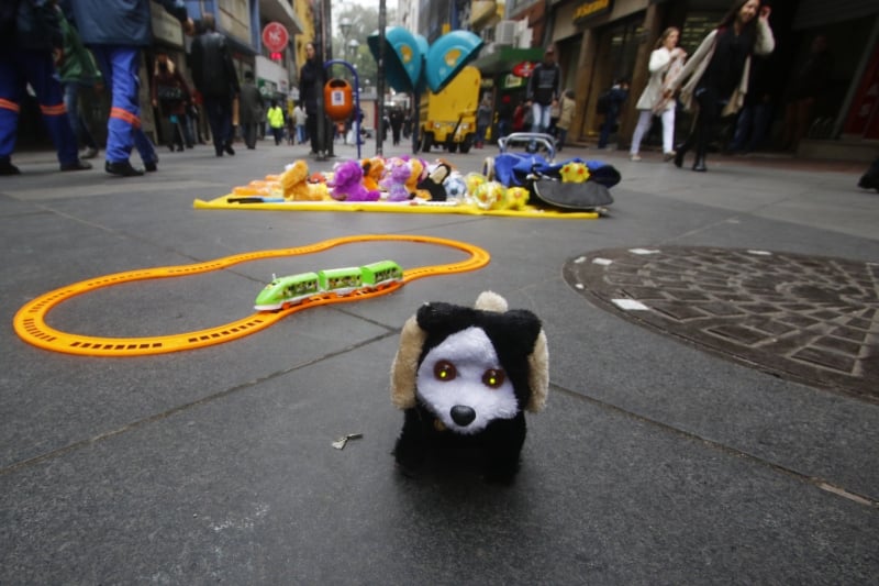 Camelôs e ambulantes ocupam a Rua da Praia e outras áreas do Centro Histórico