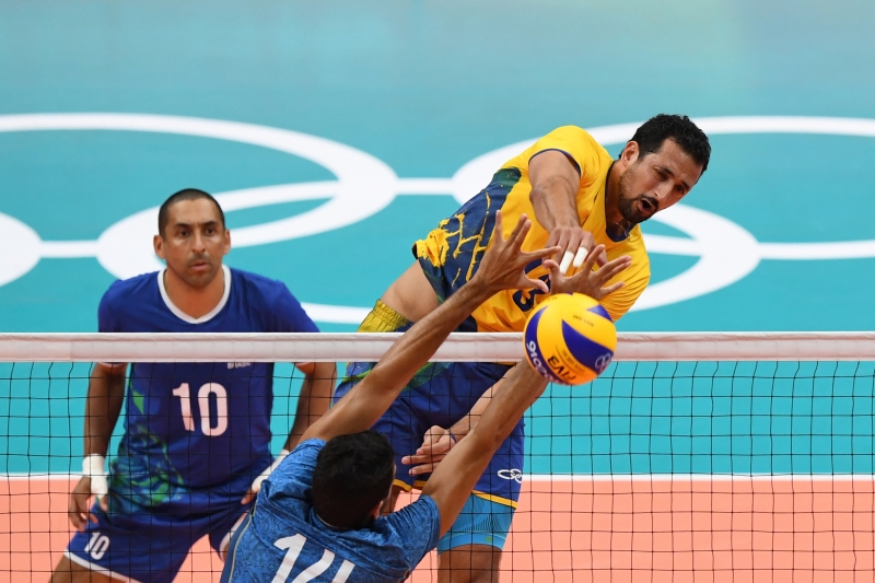 Desfalcado, Brasil precisou fazer uma partida de superação para vencer a Argentina