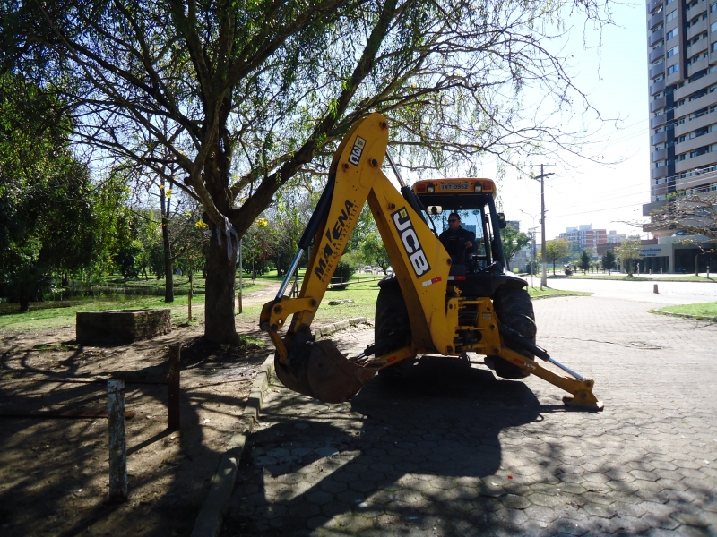 Mutirão de alunos da engenharia mecânica da Ufrgs fazem mutirão para resolver problemas corriqueiros