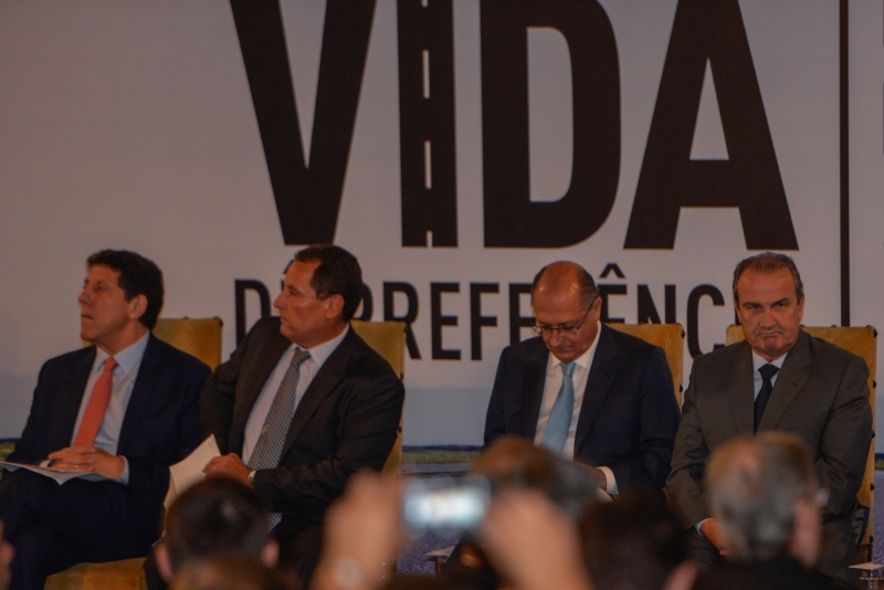 Alckmin (2º/d) assinou parceria com a Together for Safer Roads