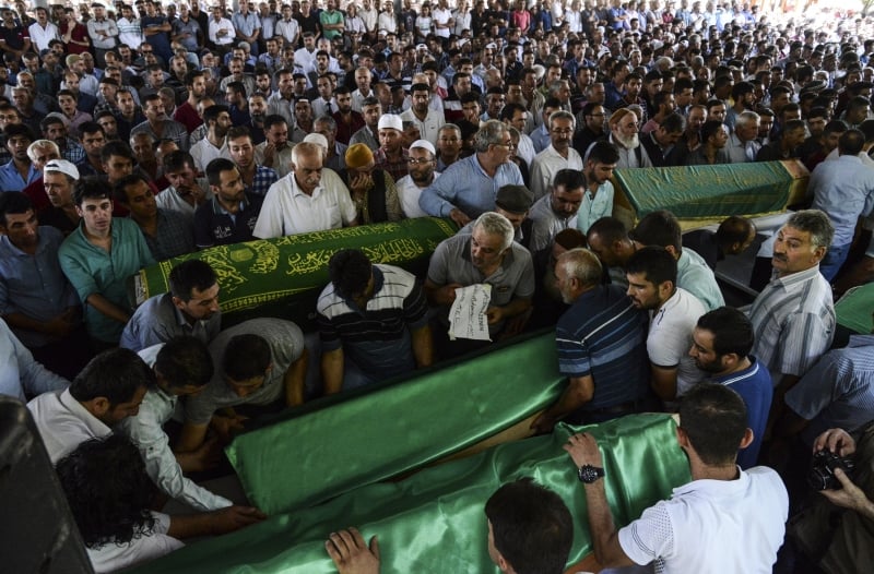 Ataque deixou mais de 50 mortos e foi atribuído ao grupo terrorista Estado Islâmico