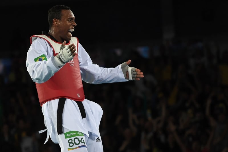  Brazil's Maicon Siqueira celebrates after winning against Great Britain's Mahama Cho in their men's taekwondo bronze medal bout in the +80kg category as part of the Rio 2016 Olympic Games, on August 20, 2016, at the Carioca Arena 3, in Rio de Janeiro. / AFP PHOTO / Ed JONES  
