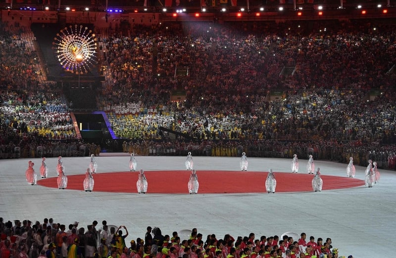  Dancers perform during the closing ceremony of the Rio 2016 Olympic Games at the Maracana stadium in Rio de Janeiro on August 21, 2016. / AFP PHOTO / LUIS ACOSTA  