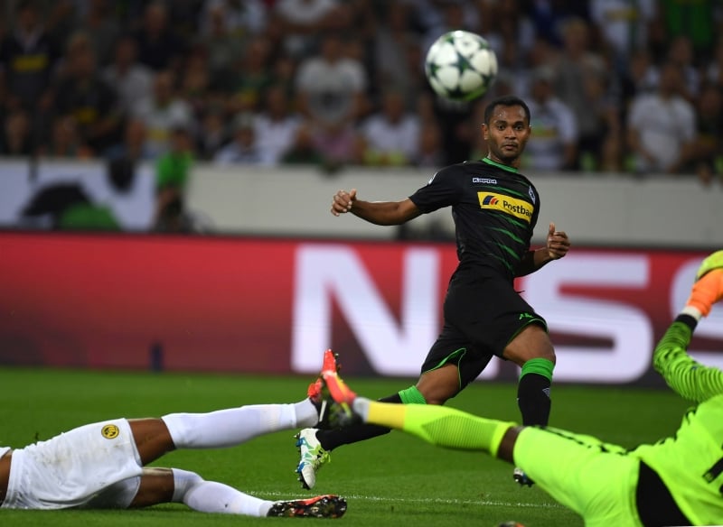 O brasileiro Raffael foi o principal destaque da partida ao marcar três gols e dar duas assistências