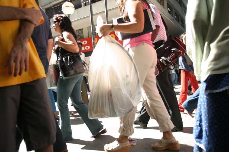 A percepção dos consumidores sobre a situação presente melhorou pelo segundo mês seguido