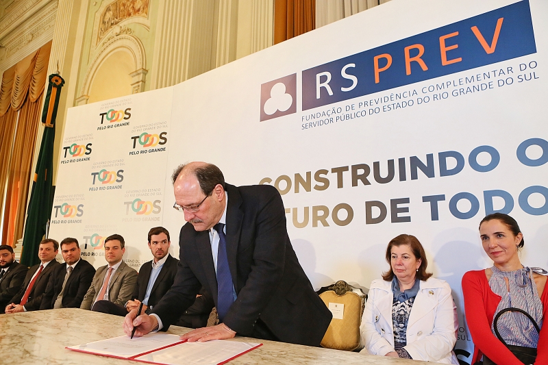 Governador Sartori assinou declaração que instituiu o RS Prev aos servidores públicos estaduais 