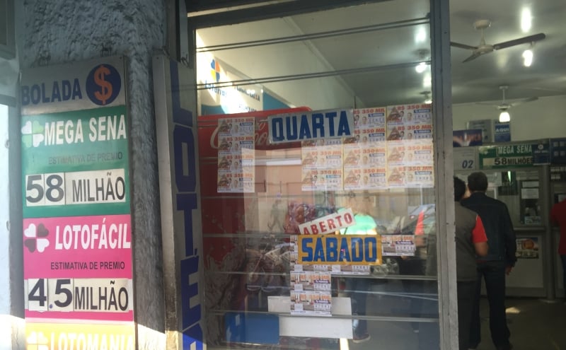 Lotérica quase vazia em dia de mega-sena acumulada em R$ 58 milhões