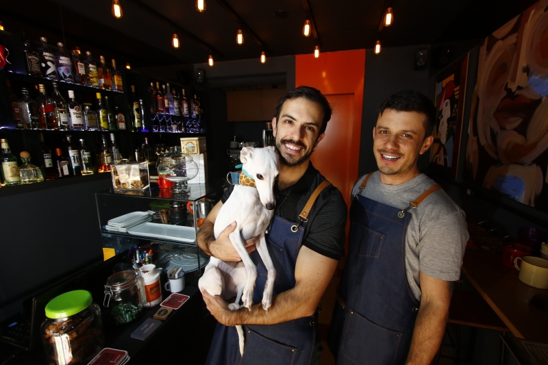 Entrevista com os proprietários do café Josephyna?s. Na foto: João Henrique Silva Martins e Arthur dos Reis   Foto: FREDY VIEIRA/JC