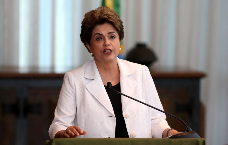 "Não renuncio, porque eu sou absolutamente incômoda", disse Dilma