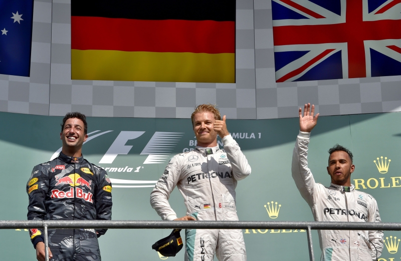 Com a vitória do alemão, a diferença entre os companheiros de Mercedes caiu para nove pontos