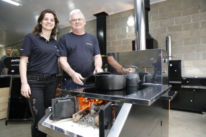 Muriel segue a empresa do pai, Celso Antonow, aberta h� 40 anos 