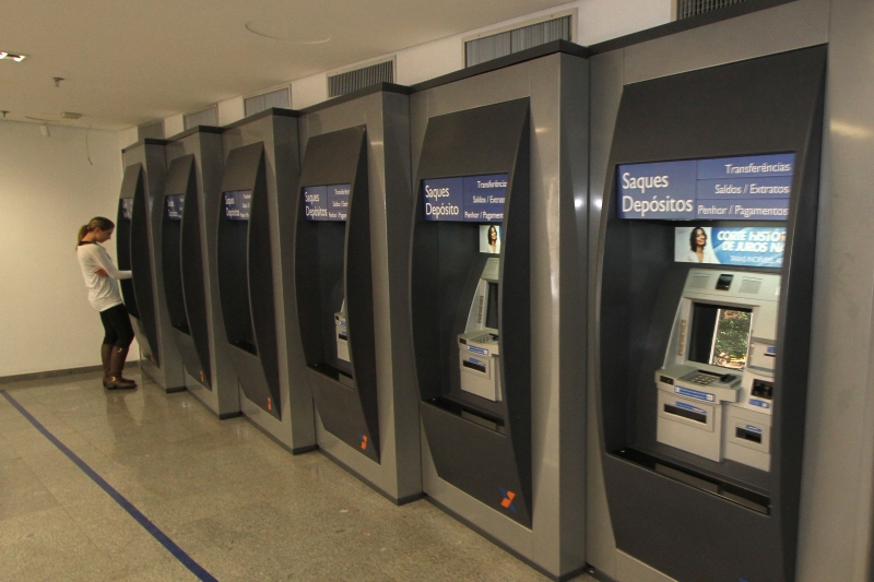 Bancos fecham ao público nesta segunda e alternativa são postos de autoatendimento