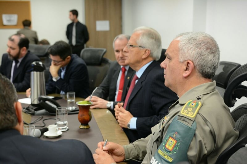 Vice-governador José Paulo Cairoli coordena reunião com cúpula da Segurança Pública