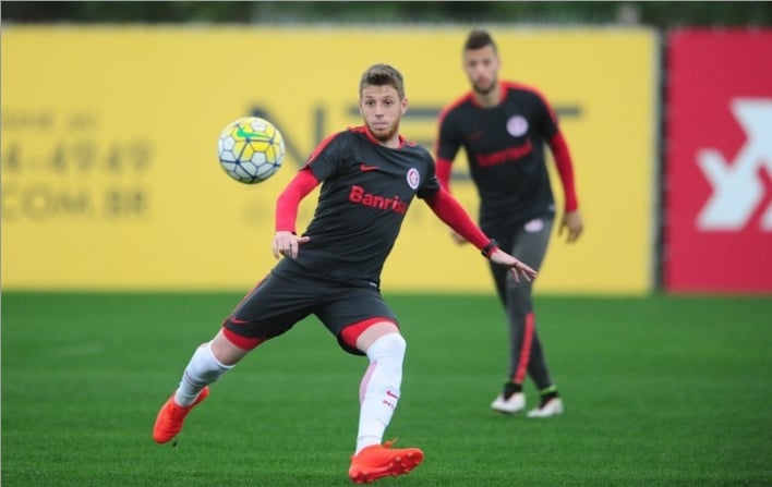 Aylon atuará ao lado do uruguaio Nico López no ataque