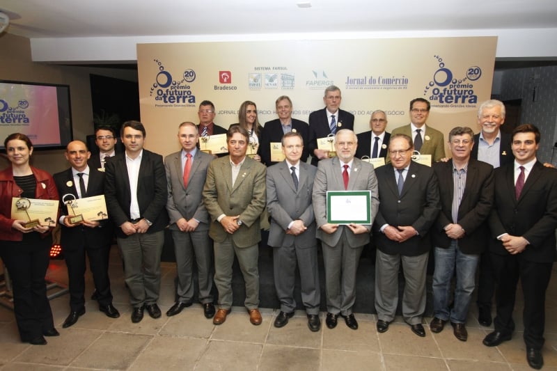 Jornal do Comércio e Fapergs entregaram troféu O Futuro da Terra 2016 a pesquisadores e entidades que se destacaram na busca de soluções sustentáveis para o agronegócio gaúcho 