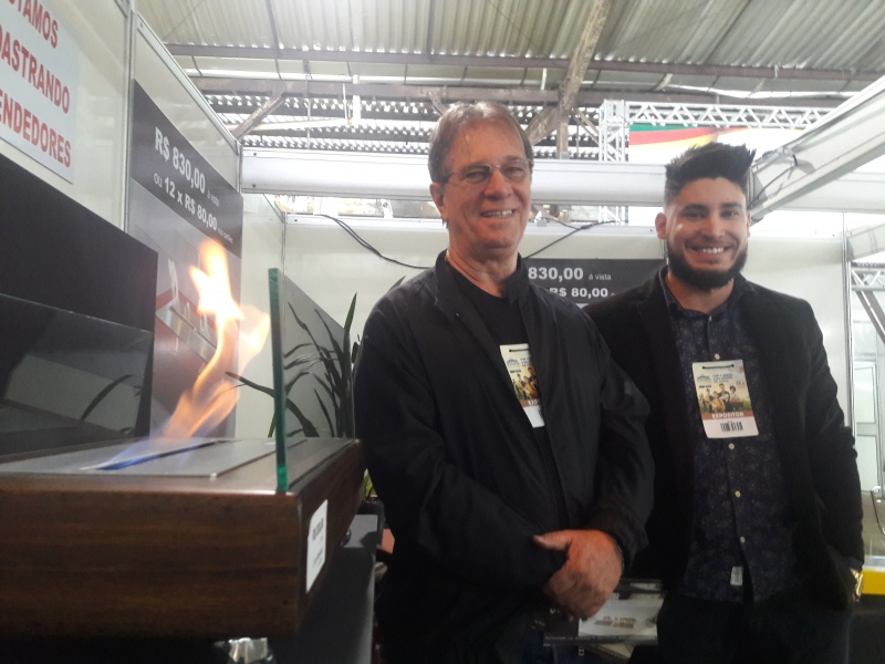 Ant&ocirc;nio Duarte e Marcelo Roza, da Classe A Lareiras  Foto: Ni&aacute;gara Braga