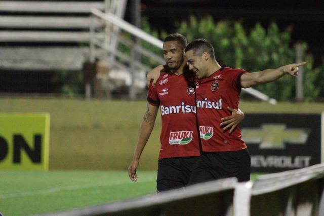 Xavante encosta no G4 e sonha com vaga na Série A