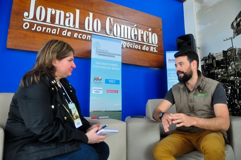 Manolo Machado, fundador da Silo Verde, conversa com Patricia Knebel, no painel Diálogos da Casa JC na Expointer