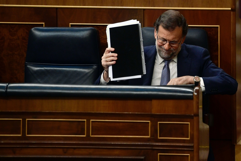 Premiê em exercício Mariano Rajoy teve seis votos a menos que o necessário 